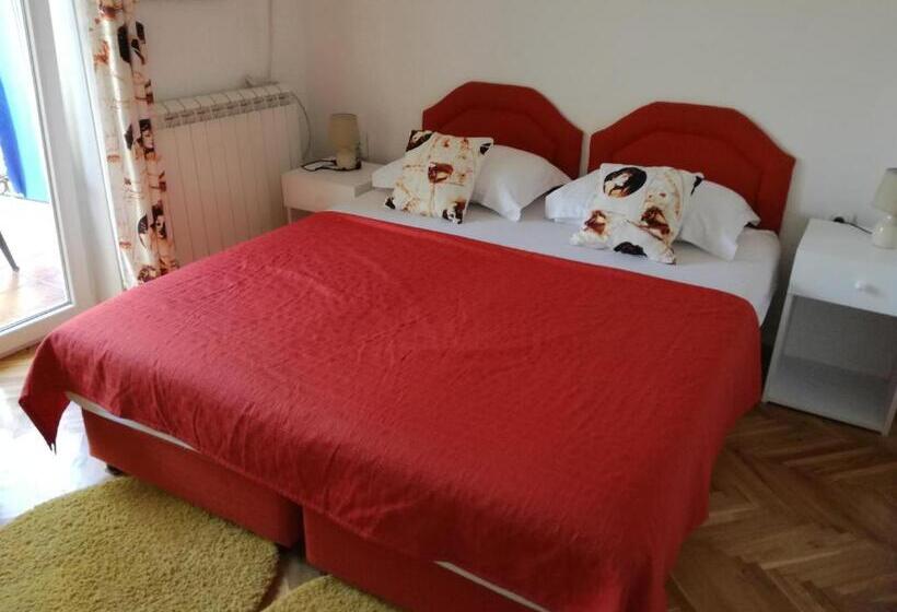 اتاق استاندارد با بالکن, Guest House Vila Bak