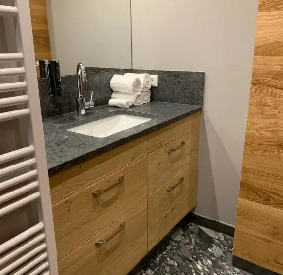 1 Bedroom Apartment Lake View, Villa Stiegl