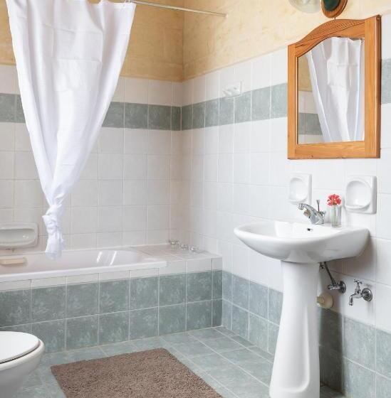 اتاق خانوادگی, Mood Farmhouse B&b