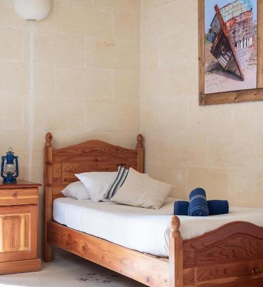 اتاق خانوادگی, Mood Farmhouse B&b