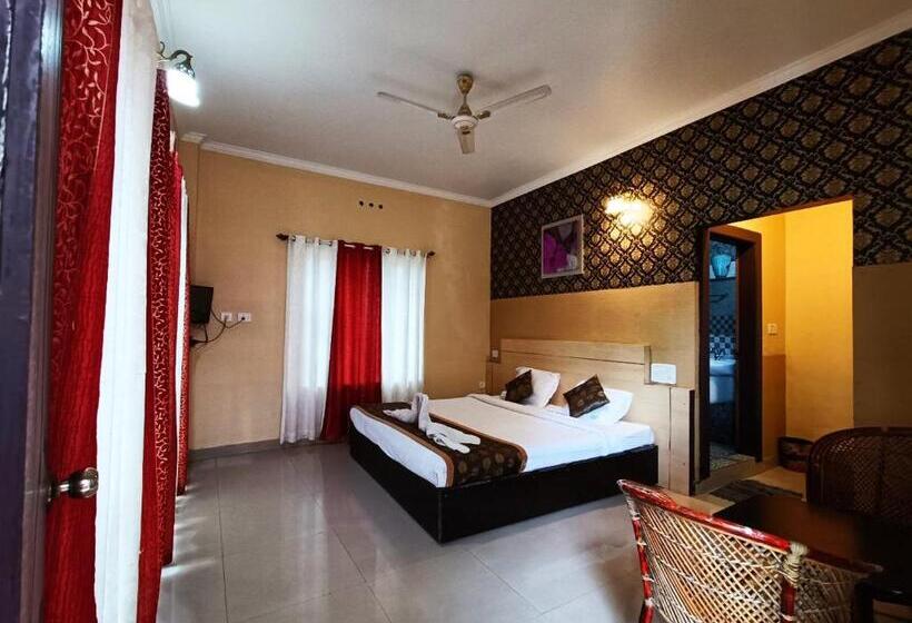 اتاق لوکس با بالکن, Green Trees Munnar