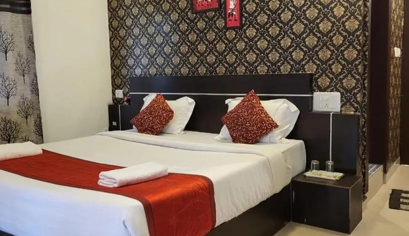 Deluxe Room, Green Trees Munnar