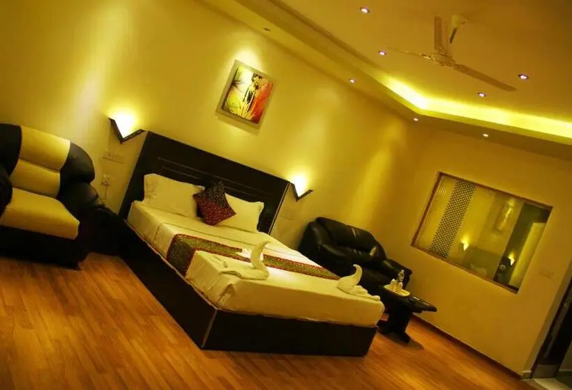 Superior Room King Size Bed, Green Trees Munnar