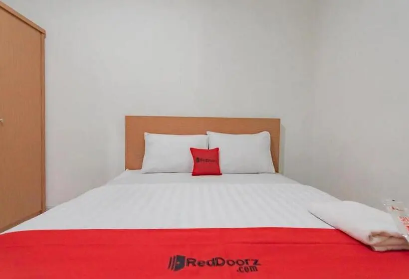 エコノミールーム, Reddoorz Syariah At Hotel Tiga Er Near Karawang Central Plaza