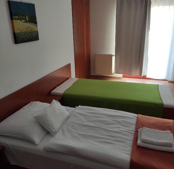 Апартаменты 1 Спальня с Балконом, Szent Kristóf Apartman