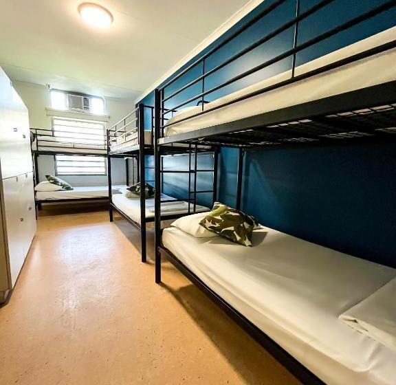 מיטה בחדר משותף, Mom Darwin