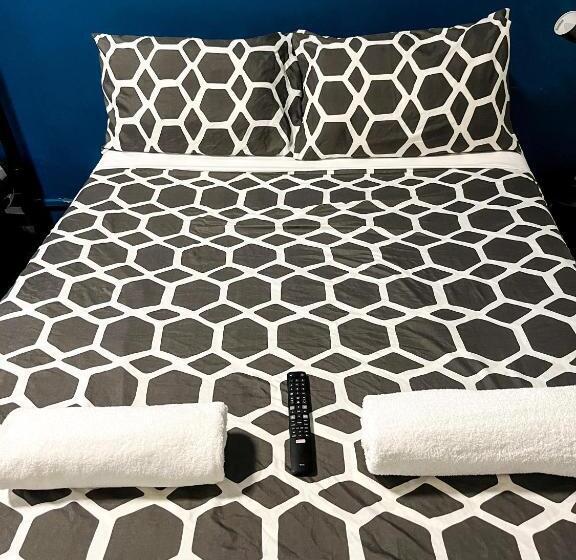 חדר סטנדרט, Mom Darwin