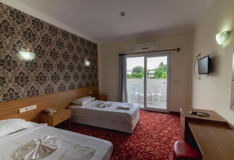 三人经典房间, Grand Hotel Derin