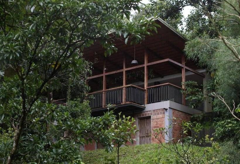 バルコニー付きデラックスルーム, Barsati Ranches