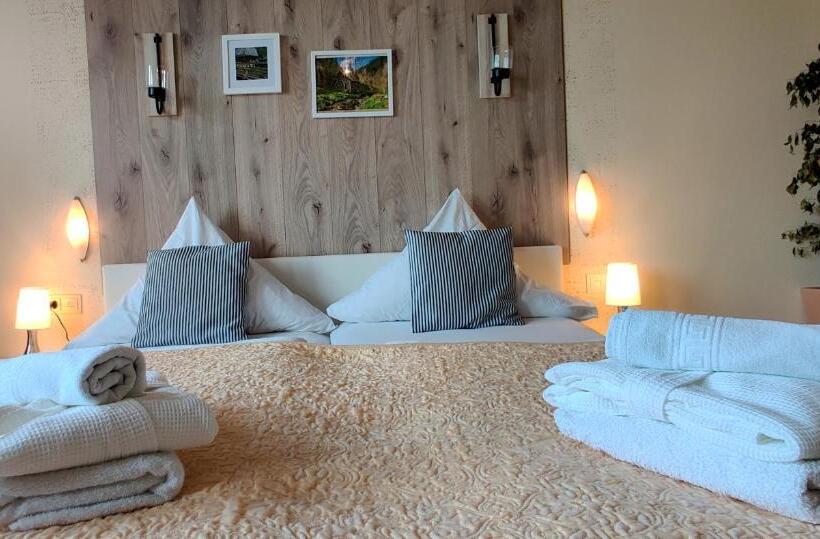 스탠다드 룸, Restaurant Tomahawk