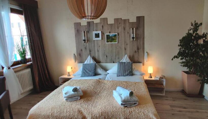 Номер Стандарт, Restaurant Tomahawk