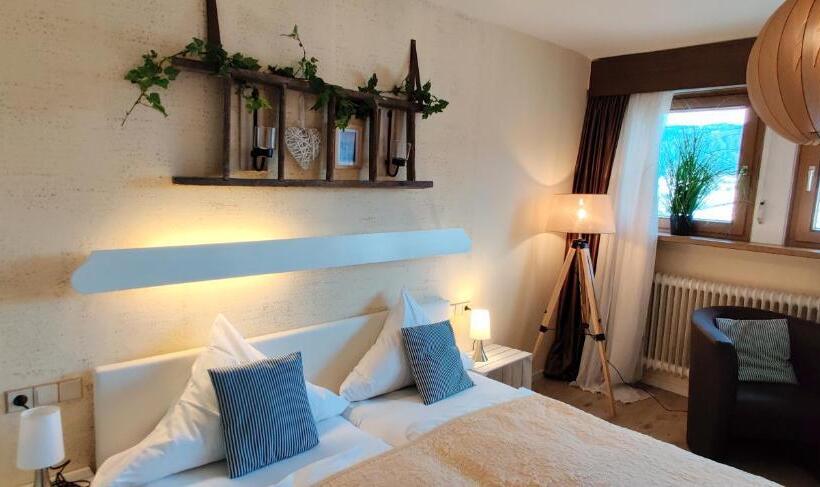 Chambre Standard, Restaurant Tomahawk