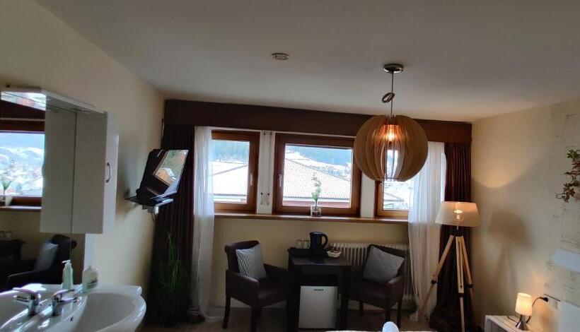 Номер Стандарт, Restaurant Tomahawk