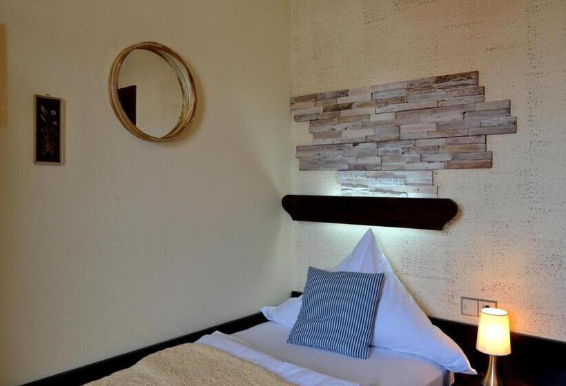 Quarto Estandar Individual, Restaurant Tomahawk