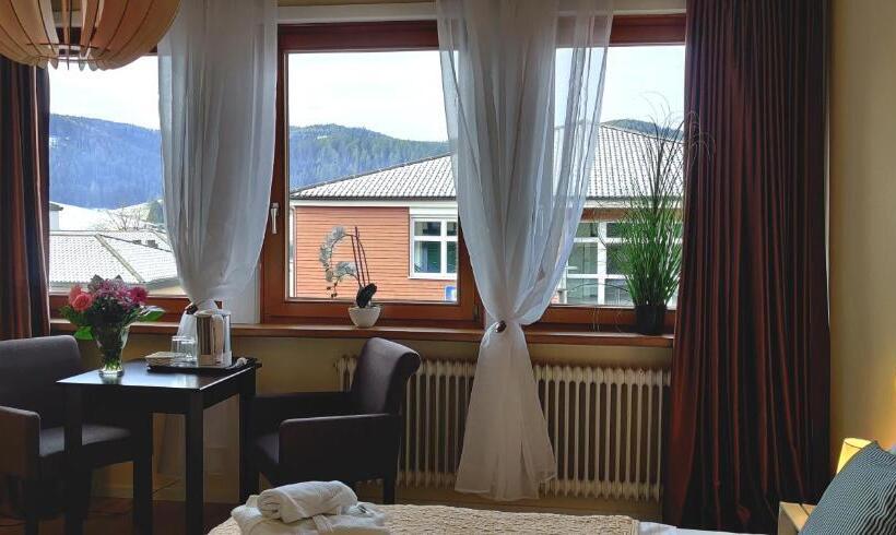 Номер Стандарт, Restaurant Tomahawk