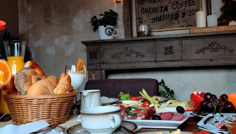 Quarto Familiar, Restaurant Tomahawk