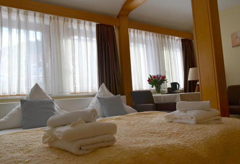 Номер Стандарт, Restaurant Tomahawk