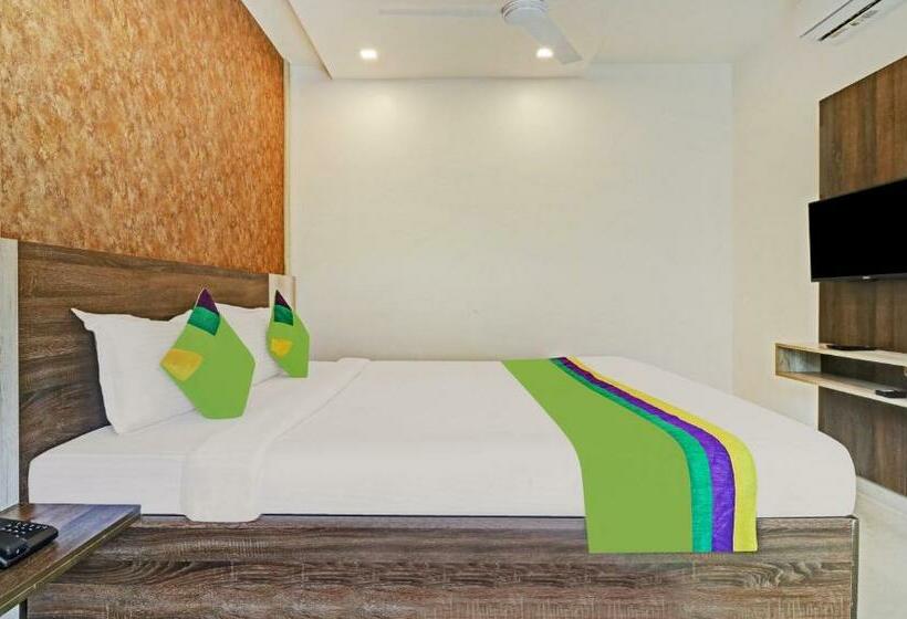 デラックスルーム, Sreepathi Mayoogha