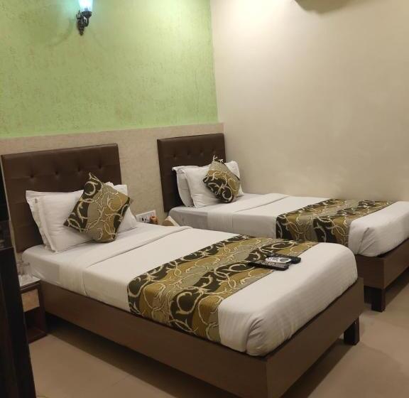 Номер Deluxe, Golden Nest Popular Residency