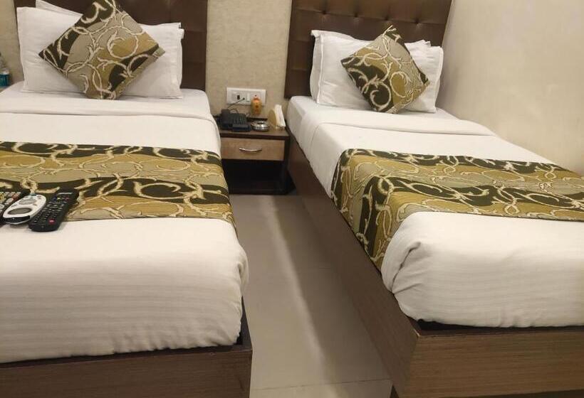 Номер Deluxe, Golden Nest Popular Residency