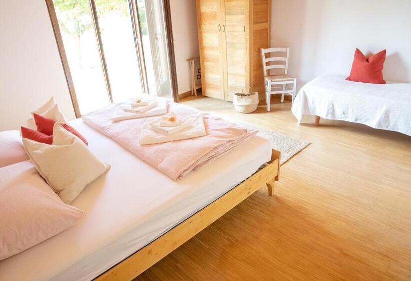 חדר אקונומי לשלושה, Le Ali Del Falco