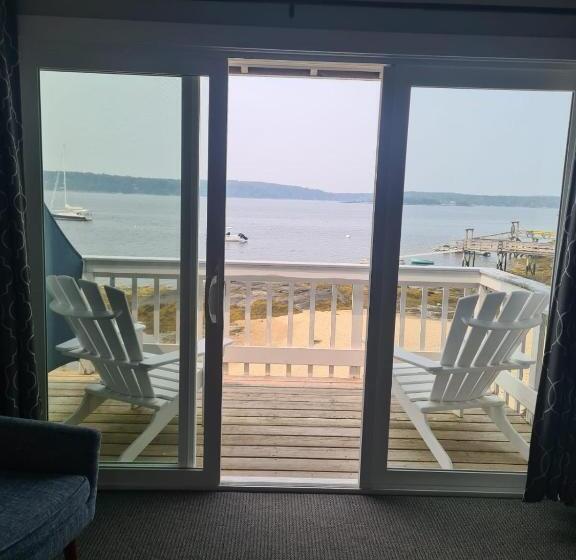 غرفة ديلوكس مطلّة علي البحر مزوَّدة بشُرفة, Smuggler's Cove Inn