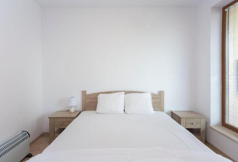 דירה בת חדר שינה 1 עם מרפסת, Modern And Bright Apartments Near Center   Free Parking