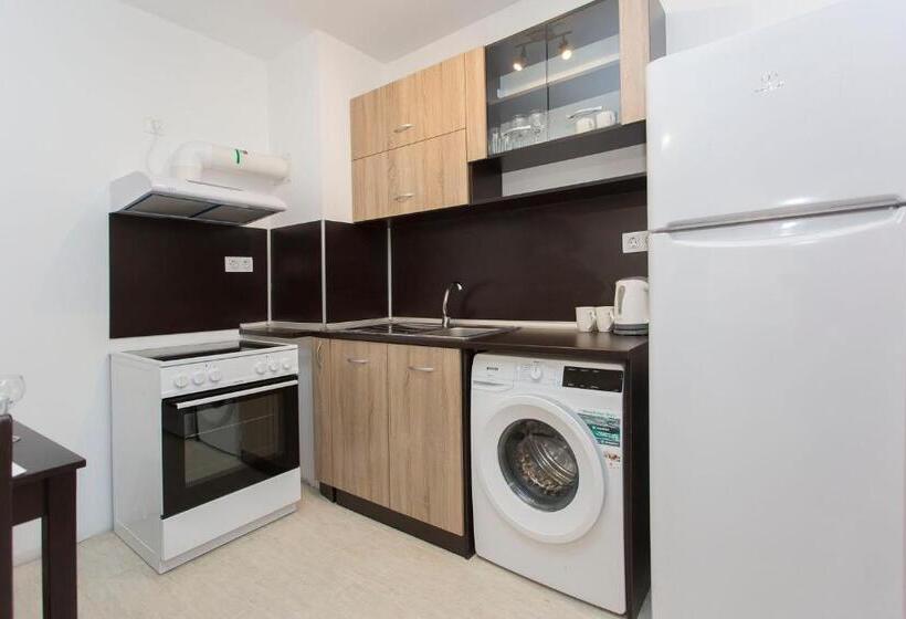 דירת חדר עם טרסה, Modern And Bright Apartments Near Center   Free Parking