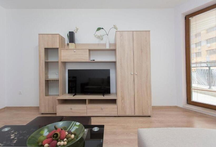 דירת חדר עם טרסה, Modern And Bright Apartments Near Center   Free Parking