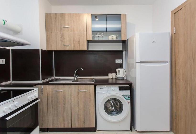 דירת חדר עם טרסה, Modern And Bright Apartments Near Center   Free Parking