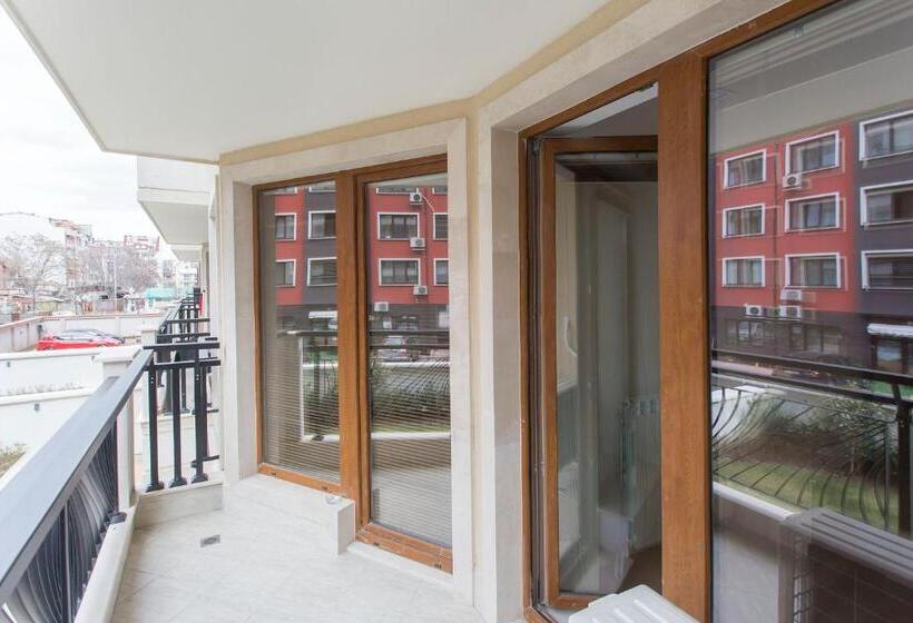 דירת חדר עם טרסה, Modern And Bright Apartments Near Center   Free Parking