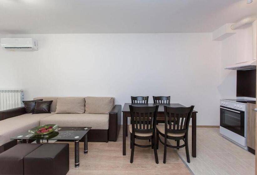דירה בת חדר שינה 1 עם מרפסת, Modern And Bright Apartments Near Center   Free Parking