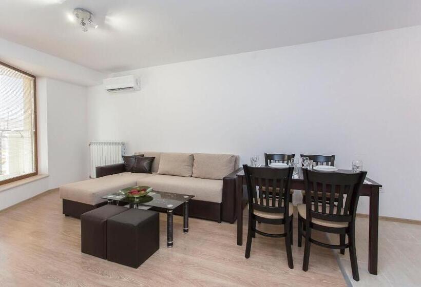 דירה בת חדר שינה 1 עם מרפסת, Modern And Bright Apartments Near Center   Free Parking