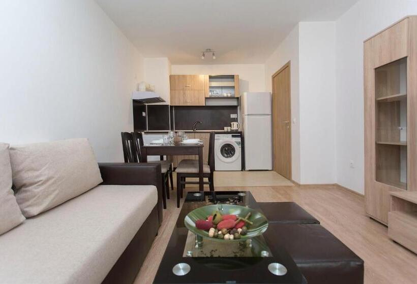 דירת חדר עם טרסה, Modern And Bright Apartments Near Center   Free Parking