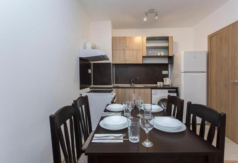 דירת חדר עם טרסה, Modern And Bright Apartments Near Center   Free Parking
