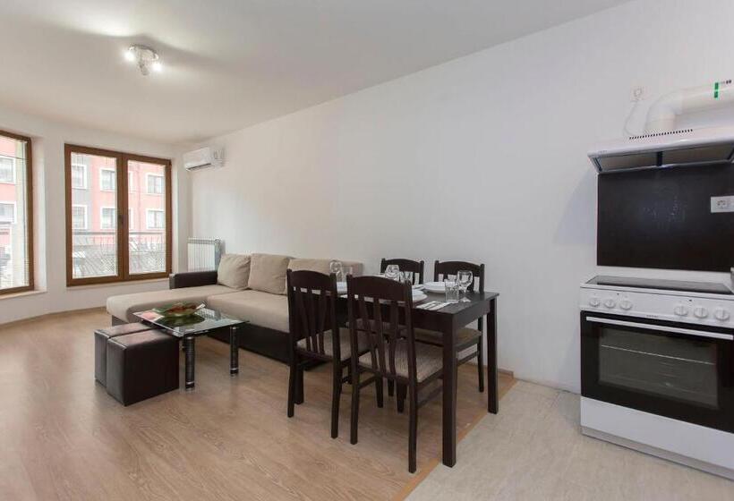 דירת חדר עם טרסה, Modern And Bright Apartments Near Center   Free Parking