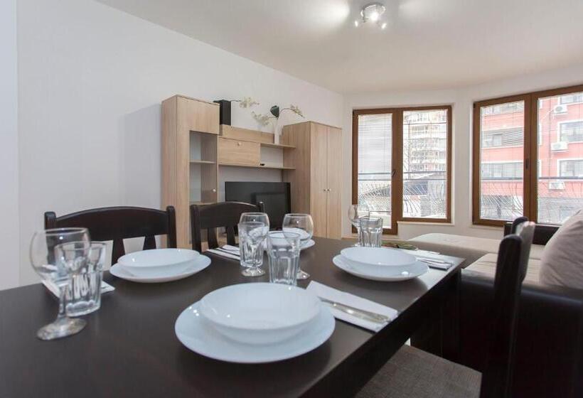 דירת חדר עם טרסה, Modern And Bright Apartments Near Center   Free Parking