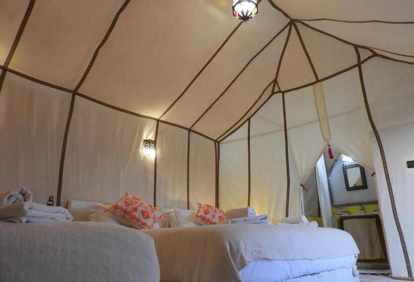 Номер Стандарт Трехместный, Room In Lodge Sleep In Luxury Tent In Desert
