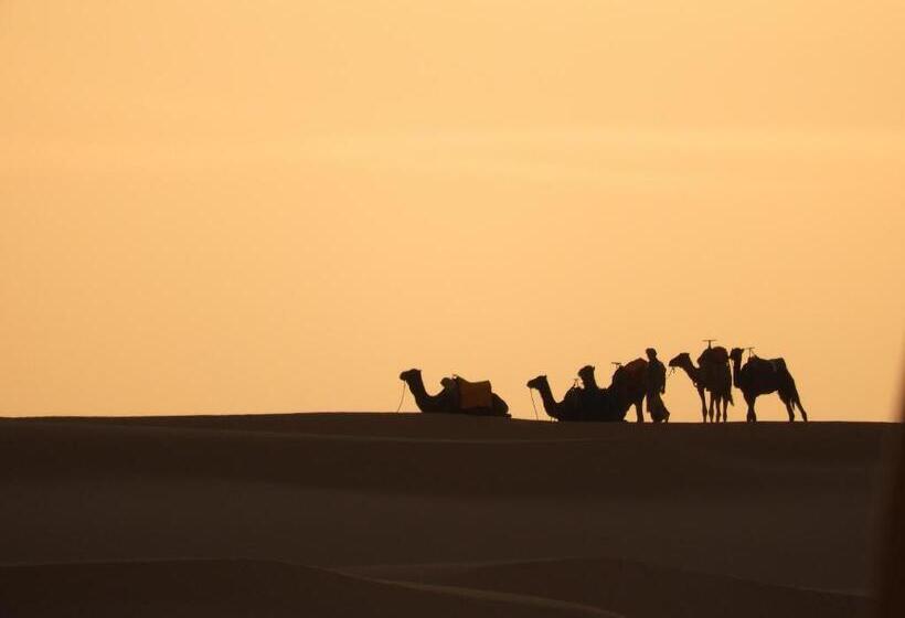 스탠다드 트리플 룸, Room In Lodge Sleep In Luxury Tent In Desert
