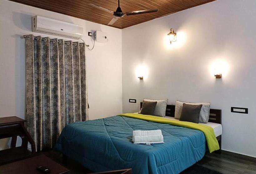 バルコニー付きスタンダードルーム, Marari Charlys Homestay