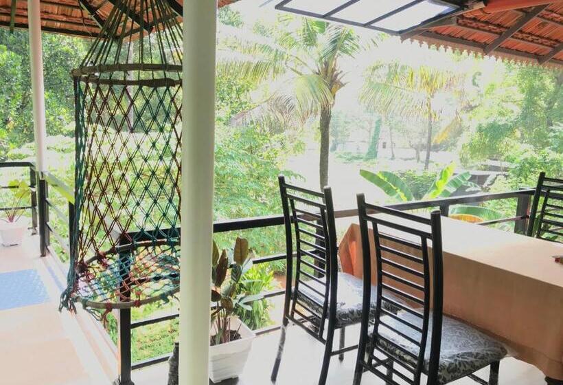 バルコニー付きデラックスルーム, Marari Charlys Homestay