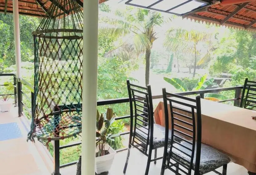 バルコニー付きデラックスルーム, Marari Charlys Homestay