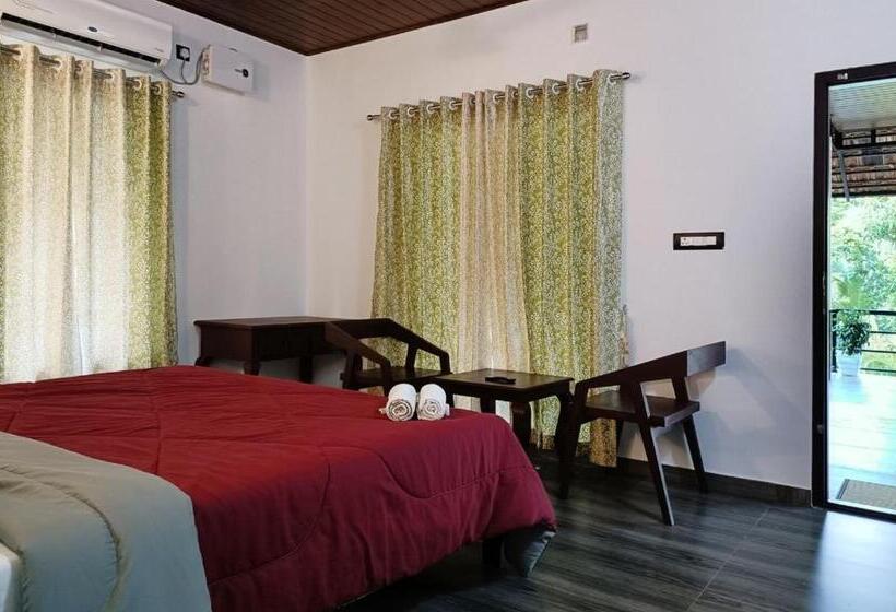 バルコニー付きデラックスルーム, Marari Charlys Homestay