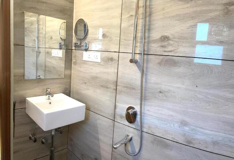 Номер Deluxe, Airport Kk