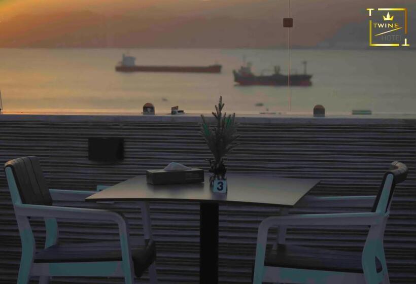 سوییت خانوادگی, Twins Boutique