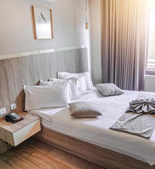 اتاق لوکس با بالکن, Twins Boutique