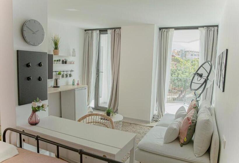 اتاق لوکس, Payava Hotel By True Blue