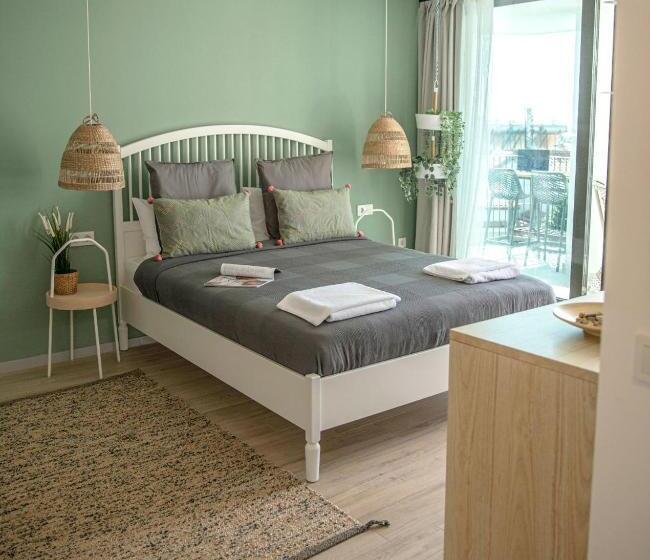 اتاق لوکس, Payava Hotel By True Blue