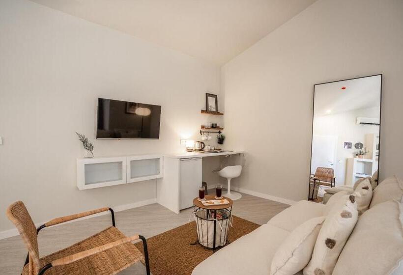 سوئیت با تخت بزرگ, Payava Hotel By True Blue