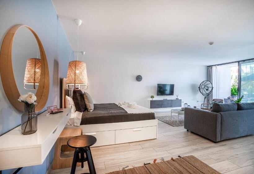 سوئیت با تخت بزرگ, Payava Hotel By True Blue